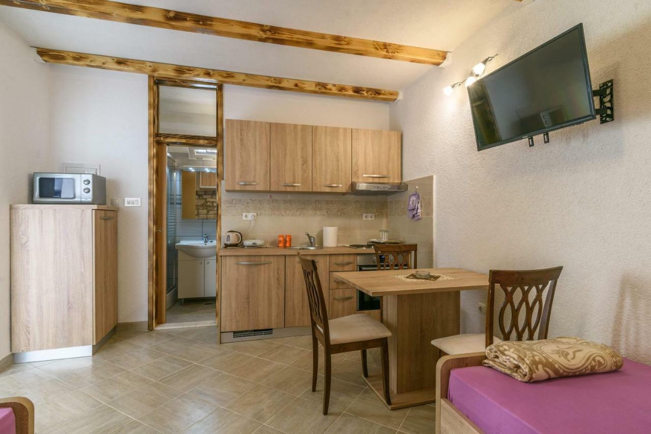 Lorena Apartment *
